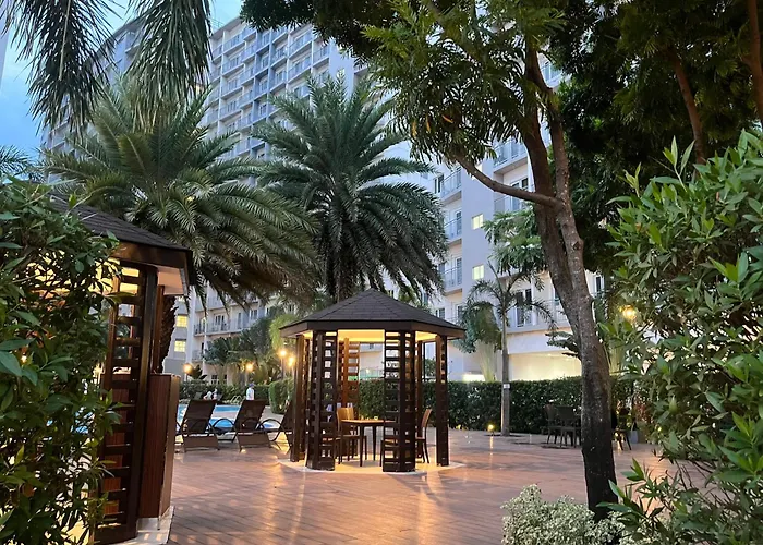 South Residences Modern 1br With Pool Appartamento